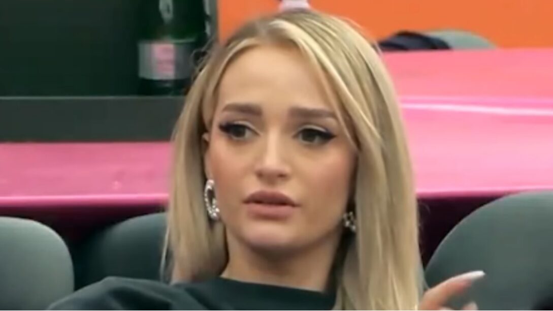 U aludua shumë se është në burg, Selin Bollati poston FOTOT e para me babain e saj