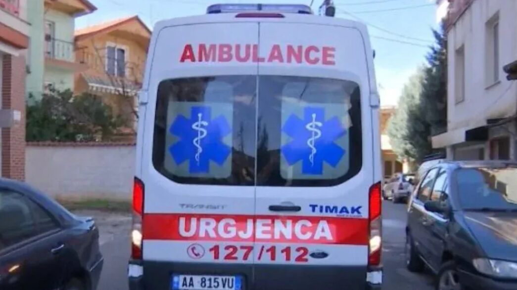 Ngjarje e rëndë në vend/ Makina përplas për vd*kje dy të mitur, një tjetër në gjendje të rëndë! Dyshohet se shoferi ishte i c…