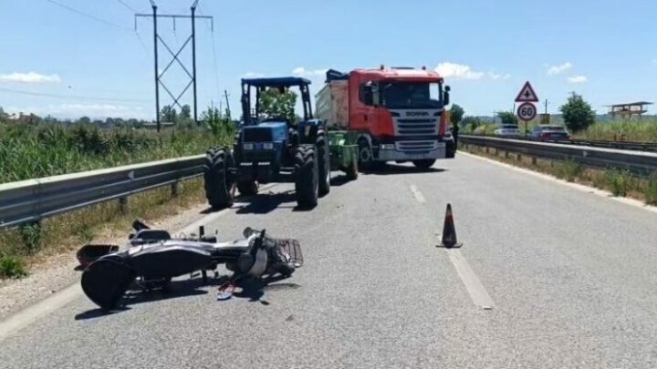 Aksident i rëndë në vend/ Motorri përplaset me mjetin bujqësor, pIagoset çifti i bashkëshortëve