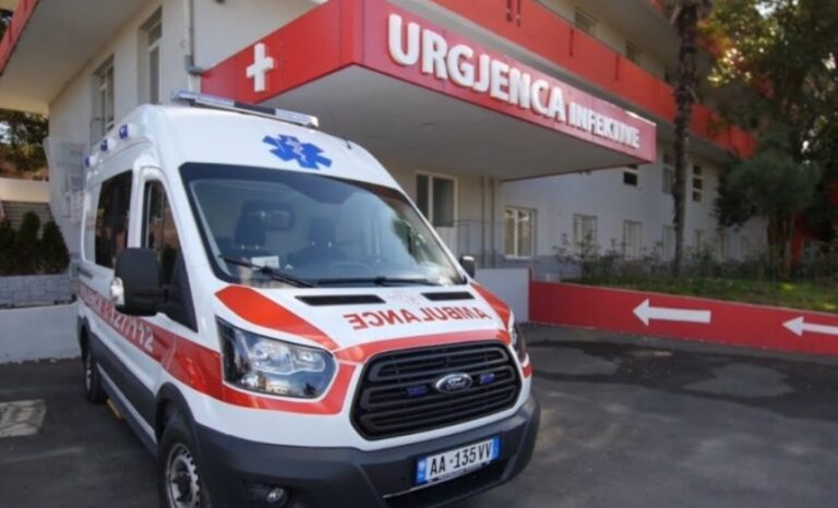 Aksident i rëndë në vend, motori bie në kanalin e ujërave të zeza! Dy persona…