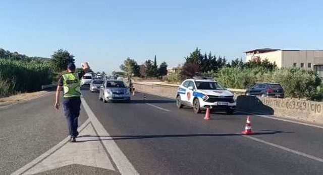 Aksident i rëndë në autostrad, gruaja përplaset nga fuoristrada teksa kalonte rrugën dhe…