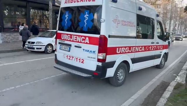 TMERR në vend! Gruaja gjen vëllain të vetëv*rur në banesë, dyshohet se …