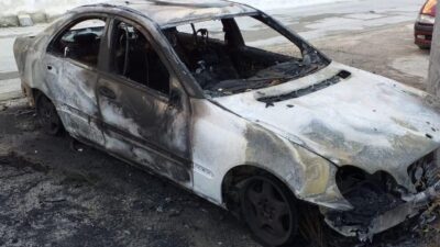E tmerrshme në vend! Automjeti bëhet shkrumb e hi, digjet brenda saj një person